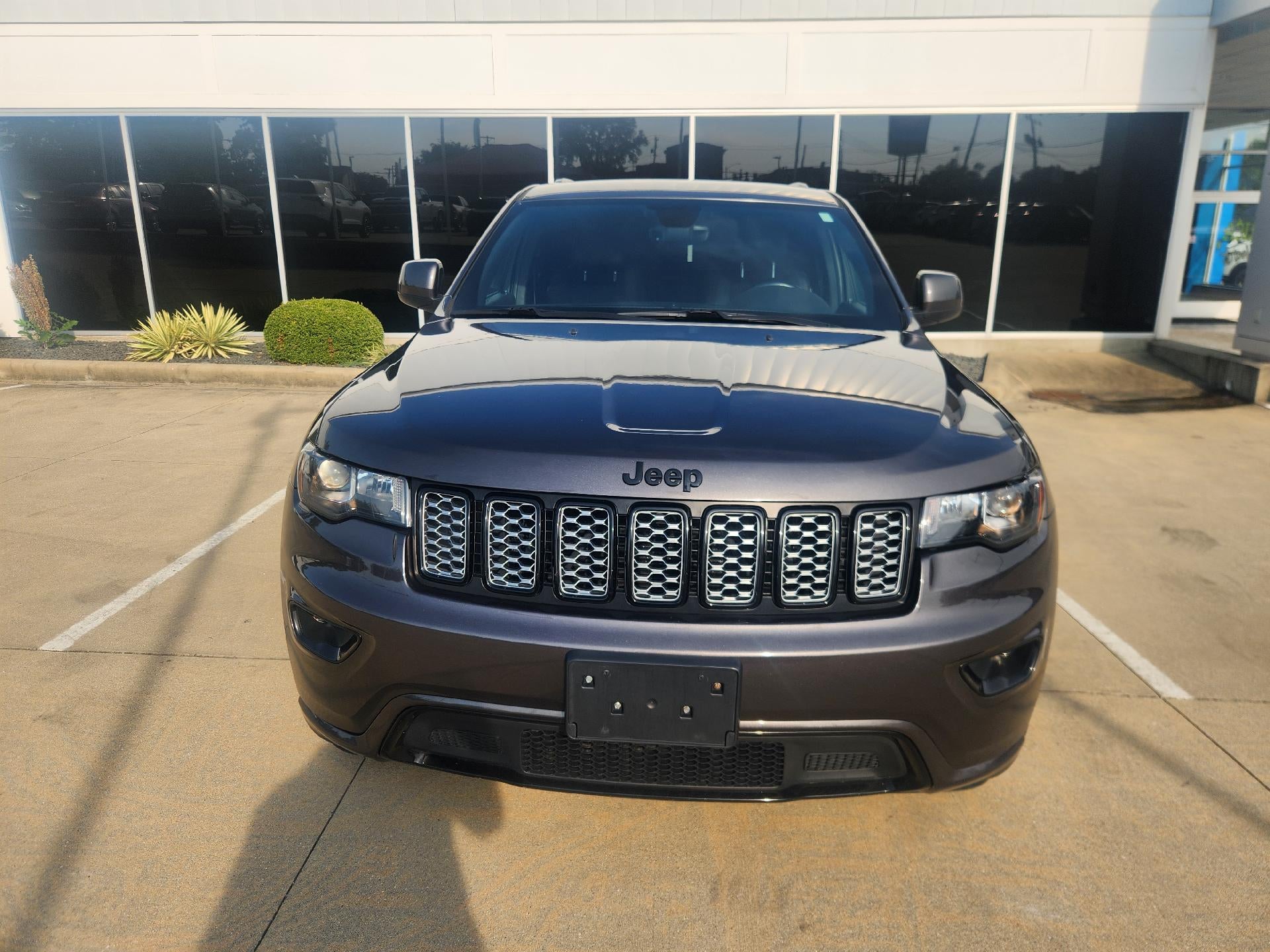 Used 2017 Jeep Grand Cherokee Altitude with VIN 1C4RJFAG5HC910871 for sale in Nashville, IL