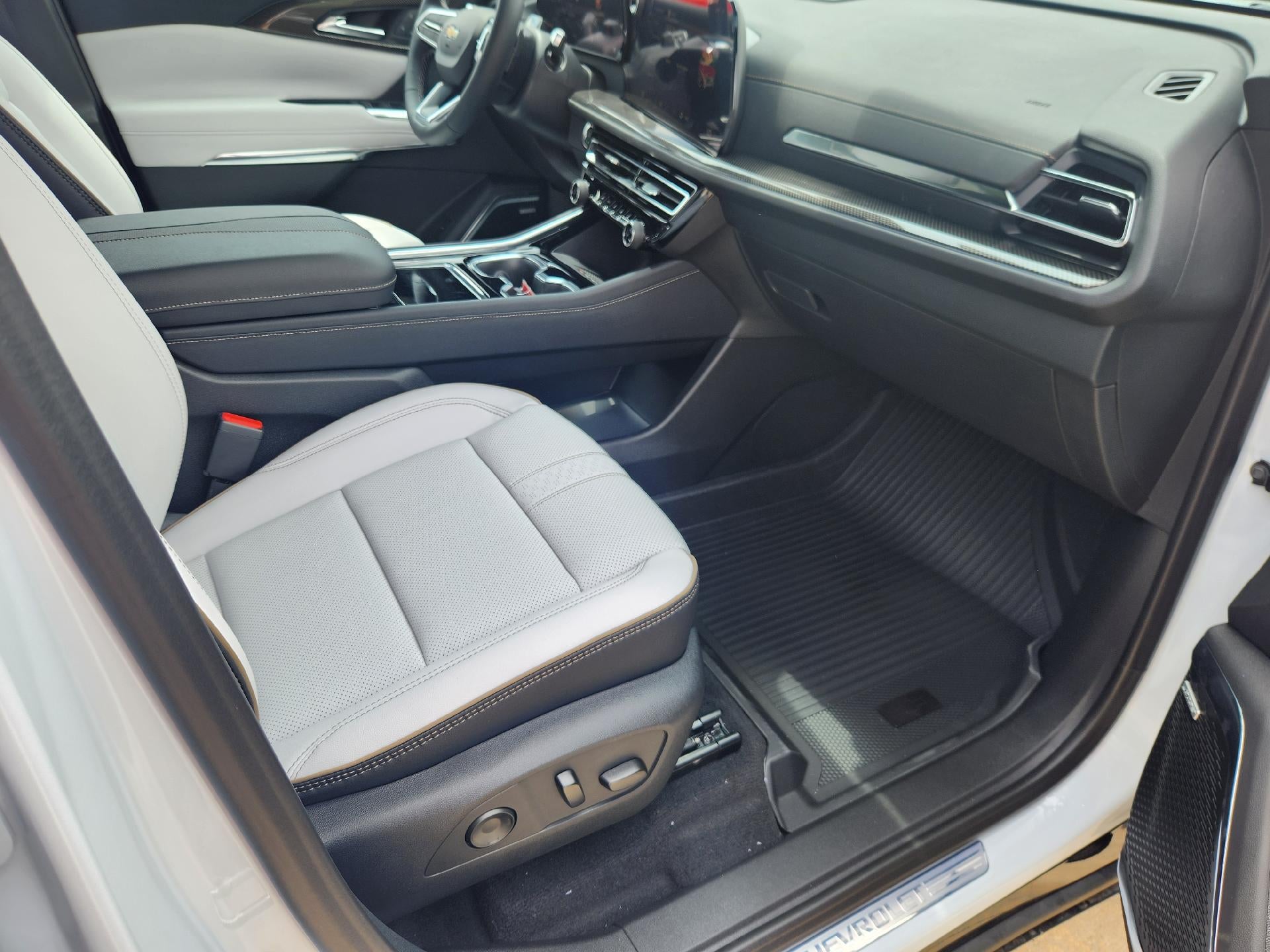 2026 Chevrolet Traverse Base