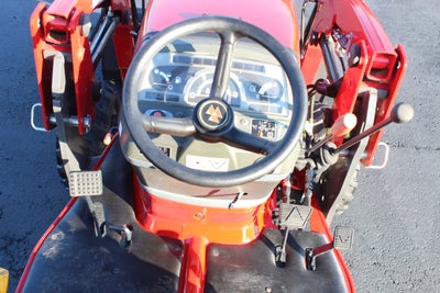 2017 MASSEY FERGUSON GC1705 4X4 Base